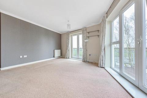 2 bedroom flat for sale - Chertsey,  Surrey,  KT16