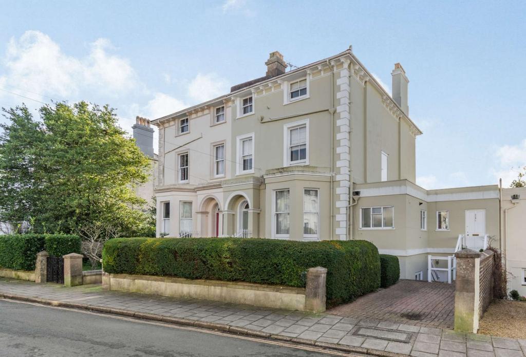 St. Annes Crescent, Lewes, East Sussex 6 bed semidetached house £