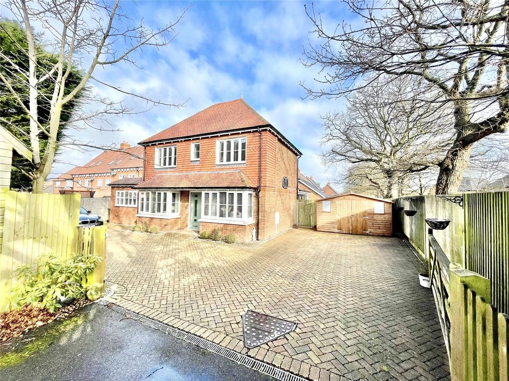 Dittons Road, Polegate, BN26 5 bed detached house £695,000