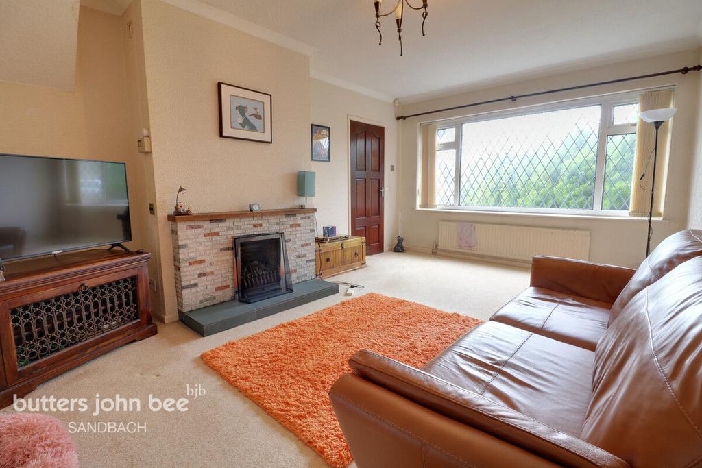 Belmont Avenue, Sandbach 3 bed link detached house £200,000