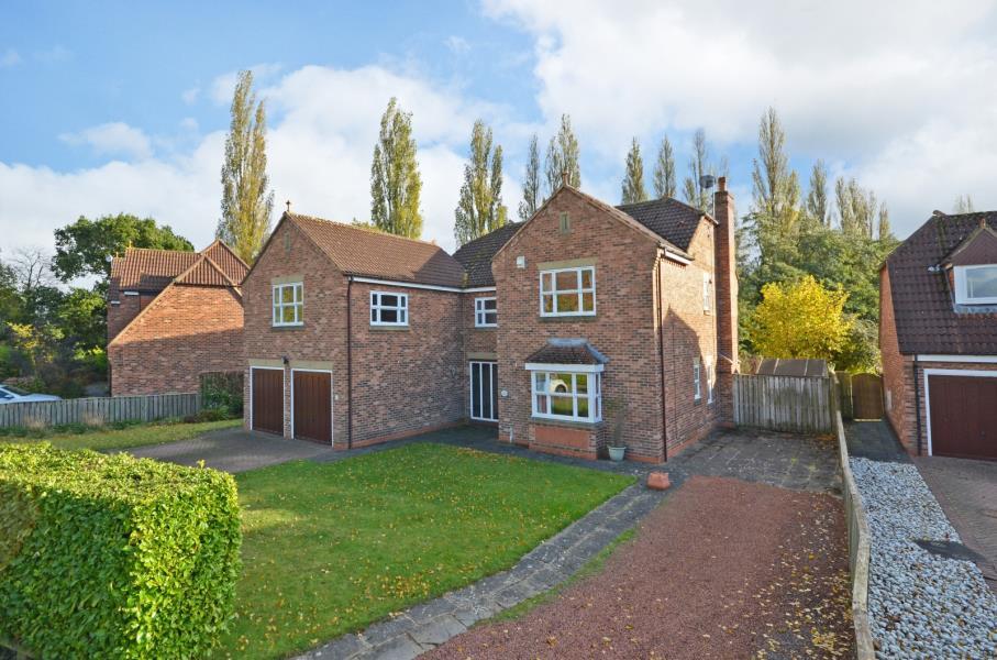 LAKESIDE, ACASTER MALBIS, YORK, YO23 2TY 5 bed detached house £1,900