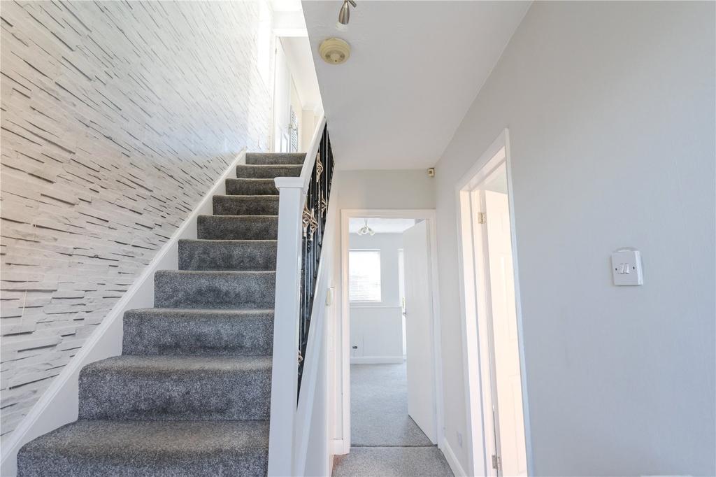 Orion Way, Grimsby, DN34 3 bed detached house £800 pcm (£185 pw)