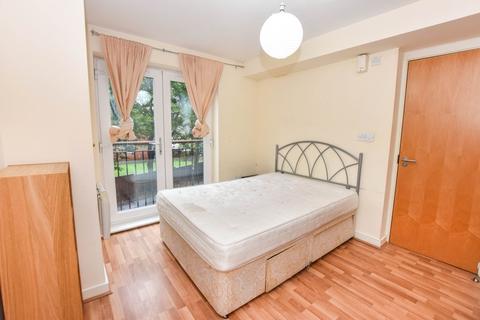 3 bedroom flat to rent, Central Court, Melville Street, City Centre, Salford, M3