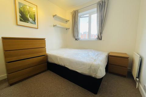 1 bedroom in a house share to rent, Old Bell Gate Place, London, E14