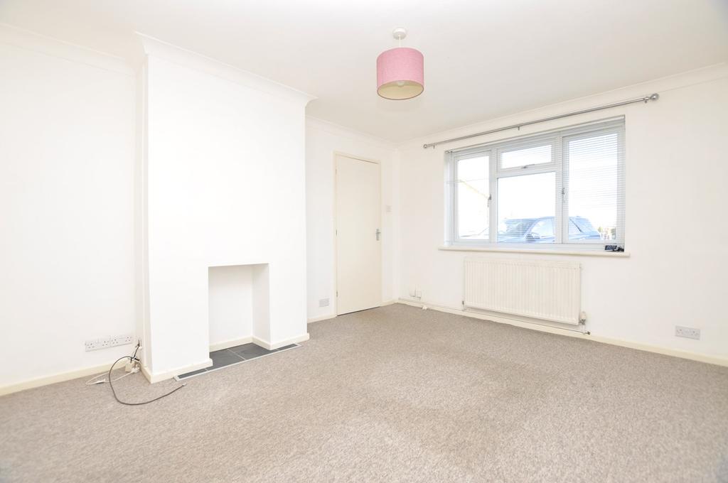 Hawkhurst Close, Chelmsford, CM1 3 bed semidetached house £1,350 pcm