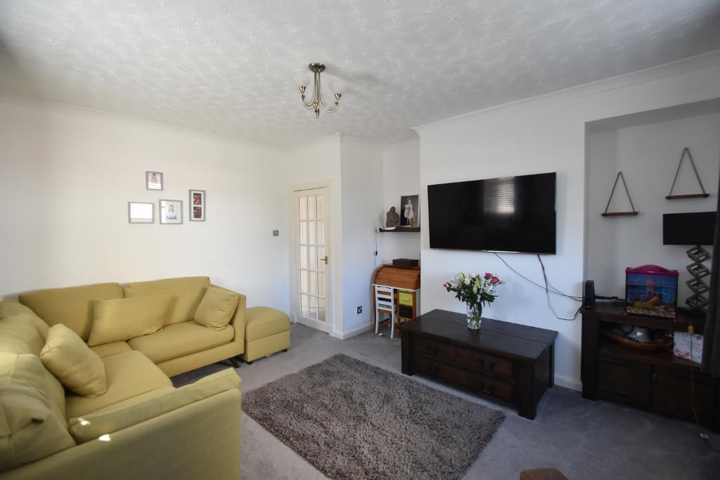 9 Kirkoswald Drive, Clydebank... 3 bed flat £75,000