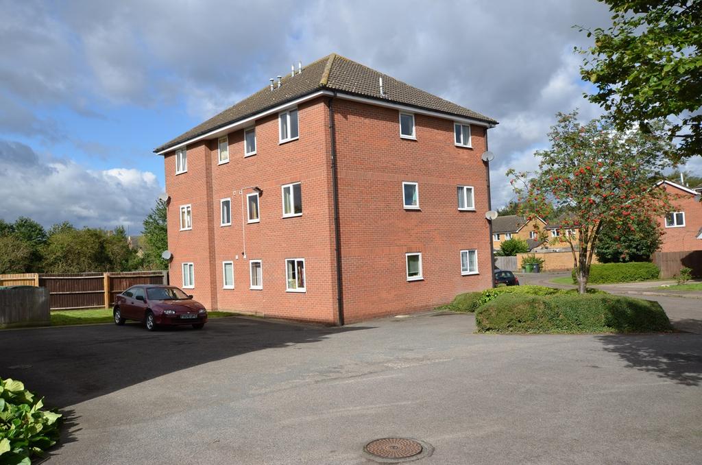 Flamborough Close, Woodston... 2 bed flat £695 pcm (£160 pw)