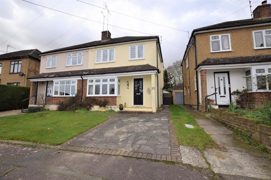 The Rising, Billericay, CM11 3 bed semidetached house £450,000