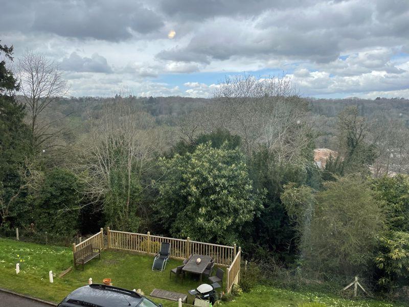 *PRICE REDUCTION*Westview Road, Warlingham 2 bed apartment £1,350 pcm