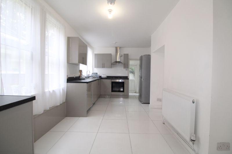 Ashburnham Road, Luton 3 bed terraced house £1,500 pcm (£346 pw)
