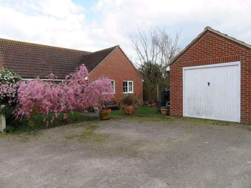 Crescent Road, Tollesbury 2 bed detached bungalow £410,000