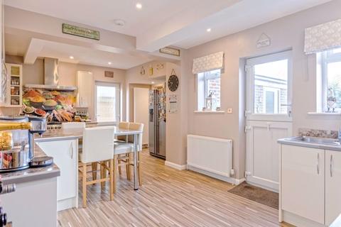 2 Brook Barn Way, Goring By Sea, Worthing, BN12 4DW