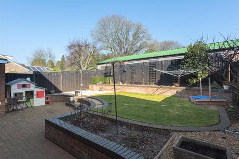 80 Castle Hill Road, Totternhoe, Dunstable, LU6 1QG
