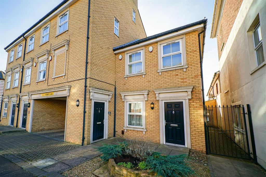 Lara House, Old Road, Leighton Buzzard 1 bed flat for sale £170,000