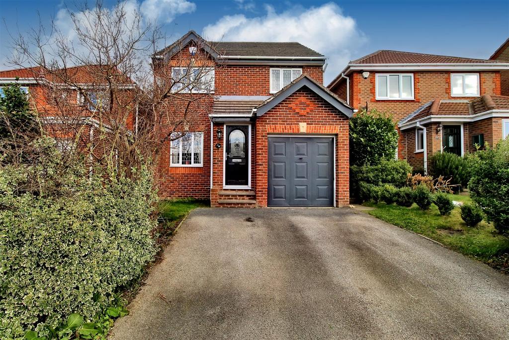 St. Andrews Drive, Darton, Barnsley. S75 5LX 3 bed detached house for