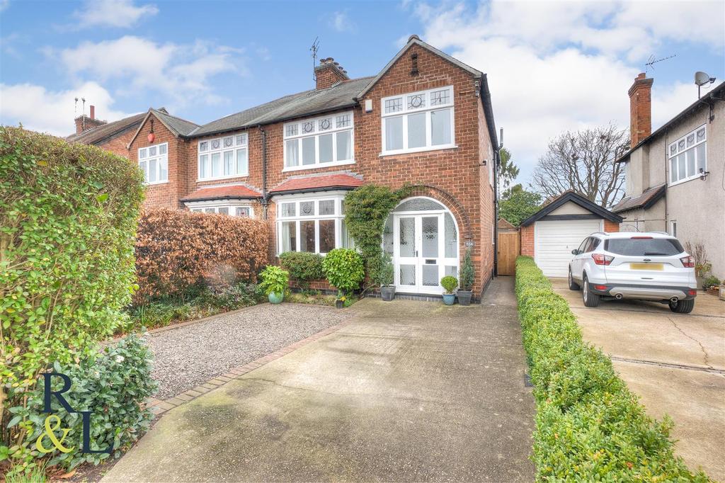 Davies Road, West Bridgford, Nottingham 3 bed semidetached house £