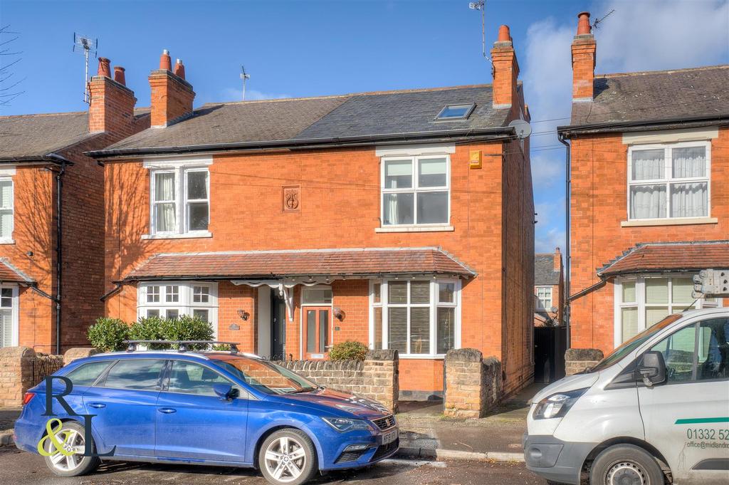 Carnarvon Road, West Bridgford... 4 bed semidetached house £395,000