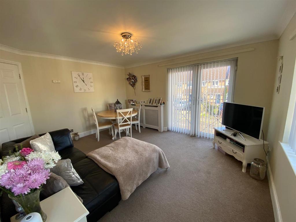 Port Rise, Chatham 2 bed flat £200,000
