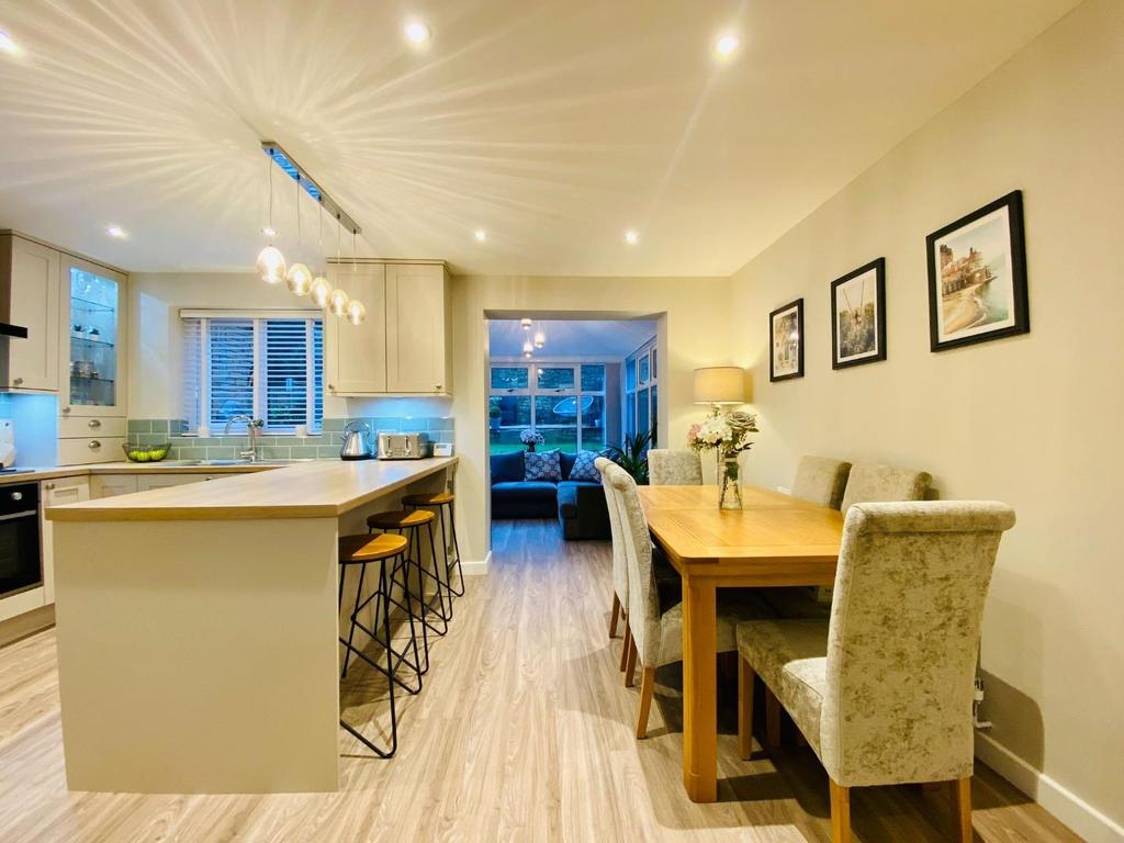 Dining kitchen