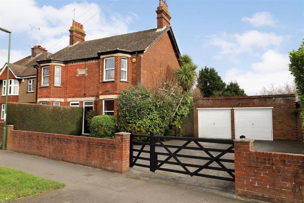 Millthorpe Road, Horsham 3 bed semidetached house £495,000