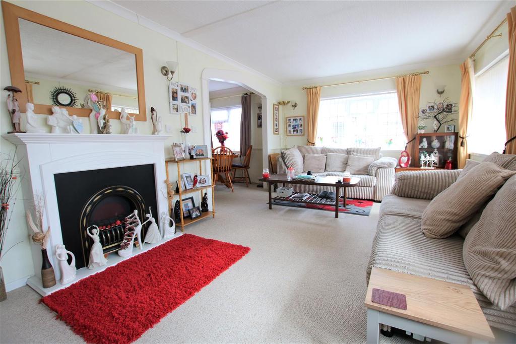 Crouch Lane, Winkfield, Windsor 2 bed park home for sale £250,000