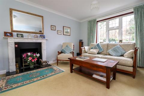 57 Worthing Road, Horsham, RH12 1TD