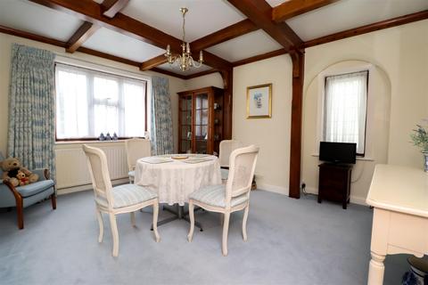 57 Worthing Road, Horsham, RH12 1TD