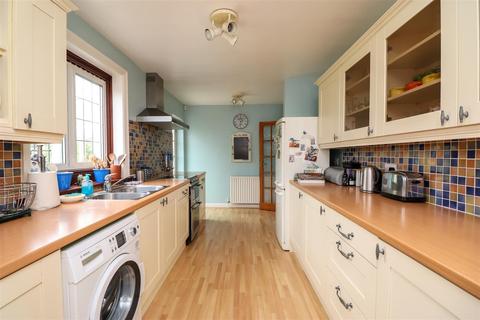 57 Worthing Road, Horsham, RH12 1TD