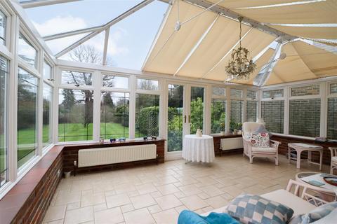 57 Worthing Road, Horsham, RH12 1TD