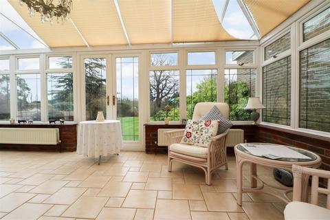 57 Worthing Road, Horsham, RH12 1TD
