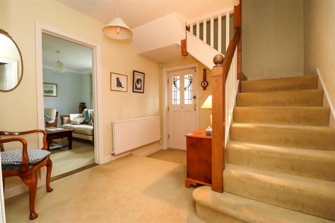 57 Worthing Road, Horsham, RH12 1TD