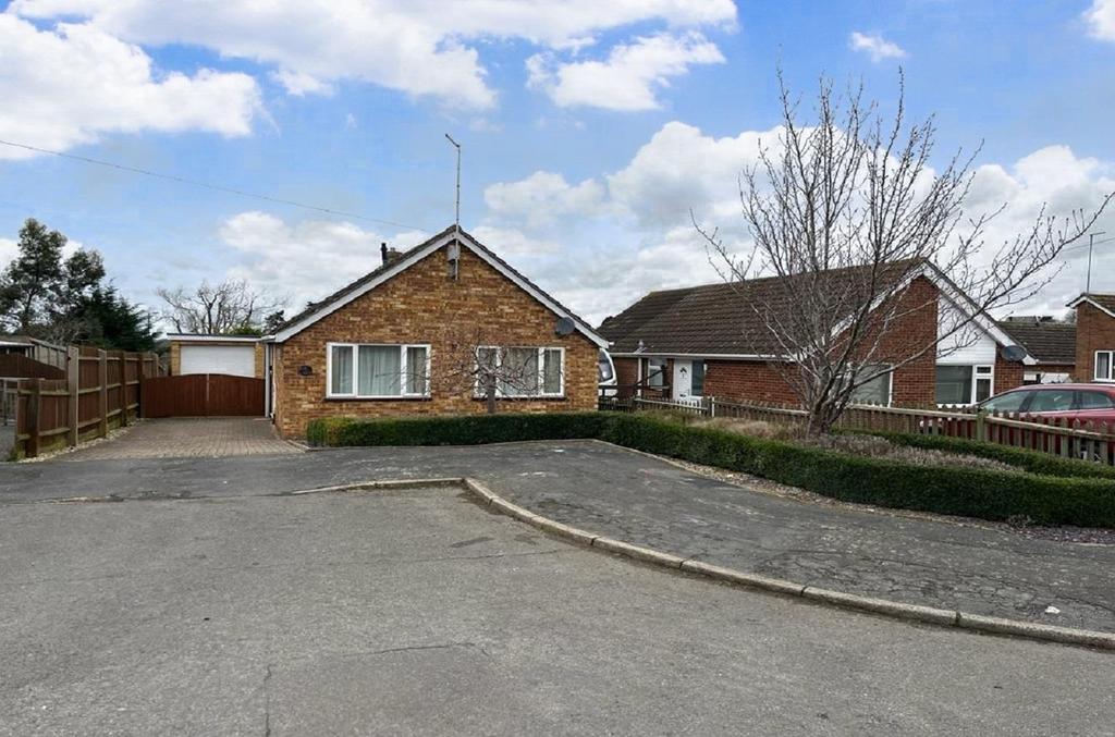 Sheffield Way, Earls Barton... 2 bed detached bungalow £300,000