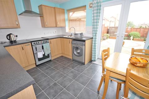17 Blacksmiths Copse, Hailsham, BN27 3XB