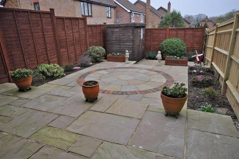 17 Blacksmiths Copse, Hailsham, BN27 3XB