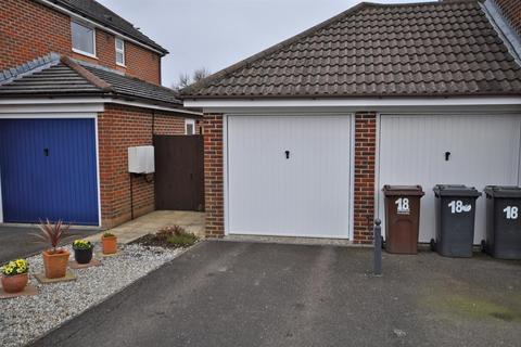 17 Blacksmiths Copse, Hailsham, BN27 3XB