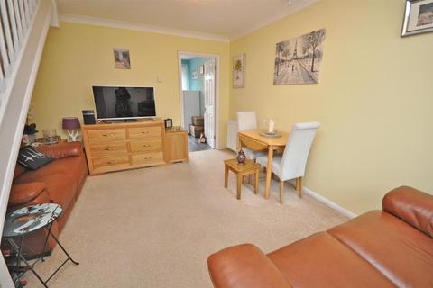 17 Blacksmiths Copse, Hailsham, BN27 3XB