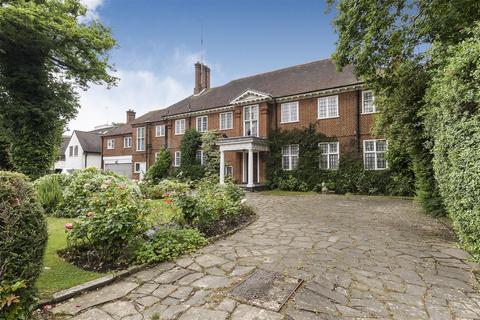 6 bedroom detached house for sale, Courtenay Avenue, N6