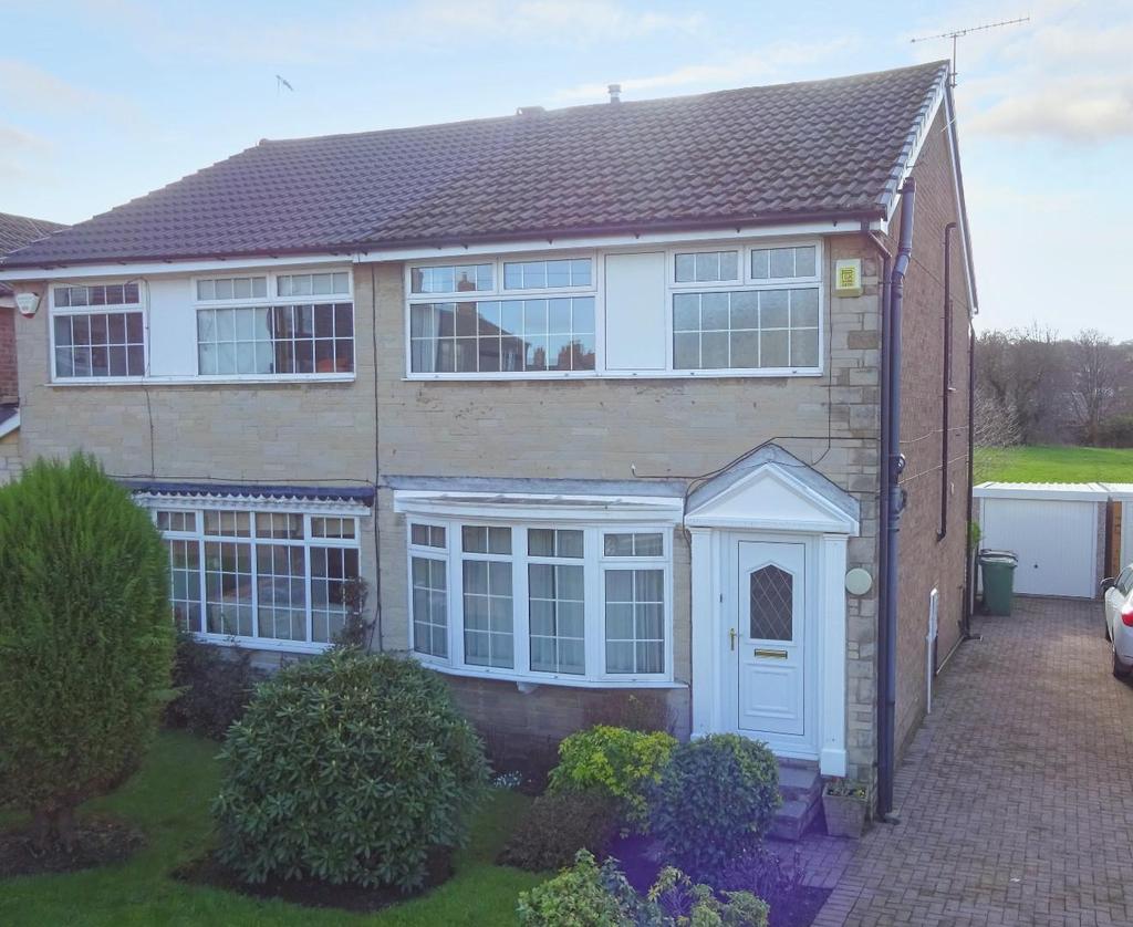 Clover Crescent, Calverley, Pudsey 2 bed semidetached house £260,000