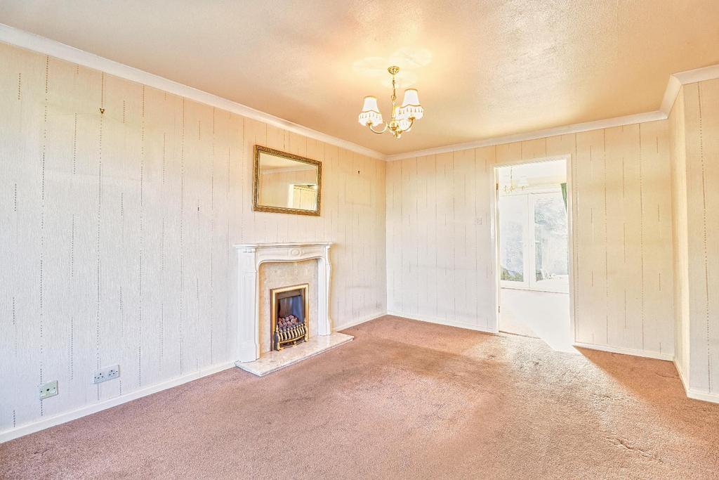 Clover Crescent, Calverley, Pudsey 2 bed semidetached house £260,000