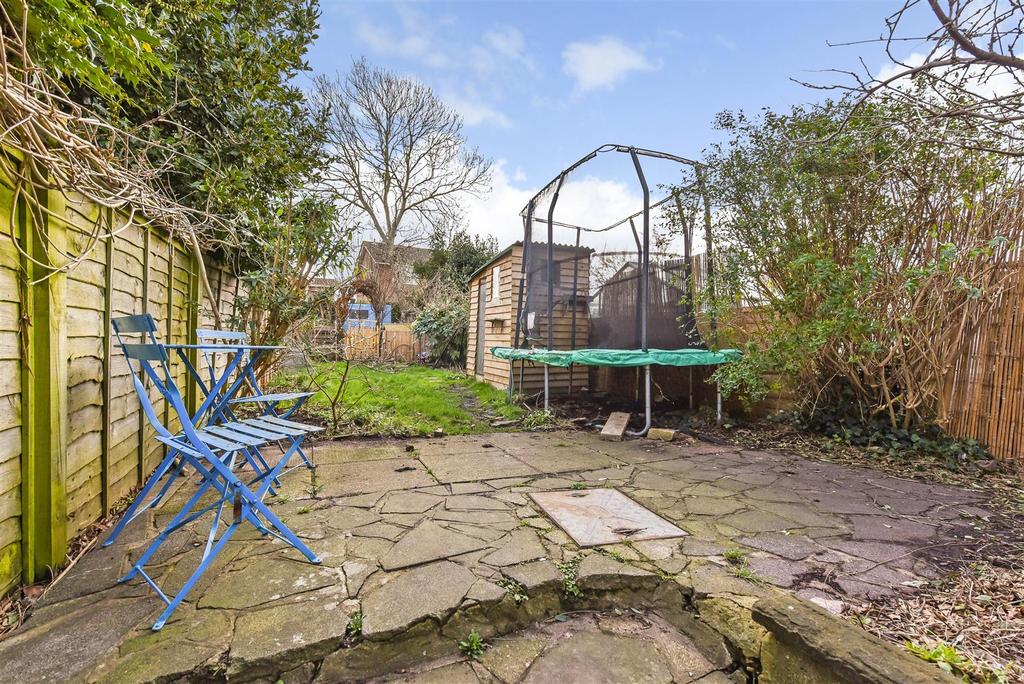 Bilsham Road, Yapton 3 bed terraced house £320,000