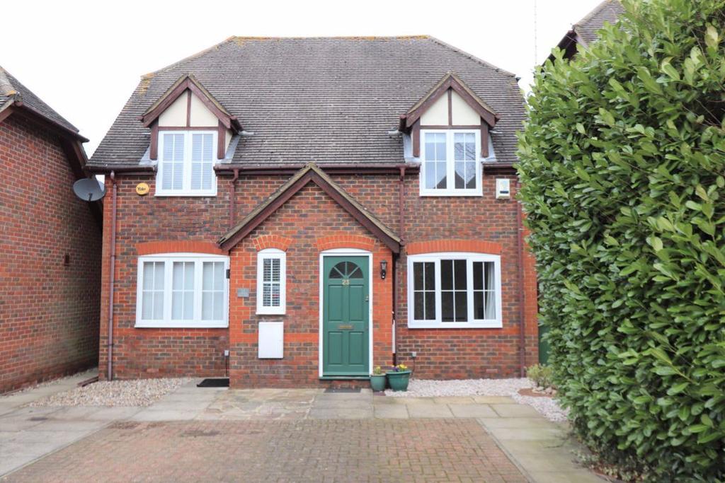 Phoebes Orchard, Stoke Hammond 2 bed house £975 pcm (£225 pw)