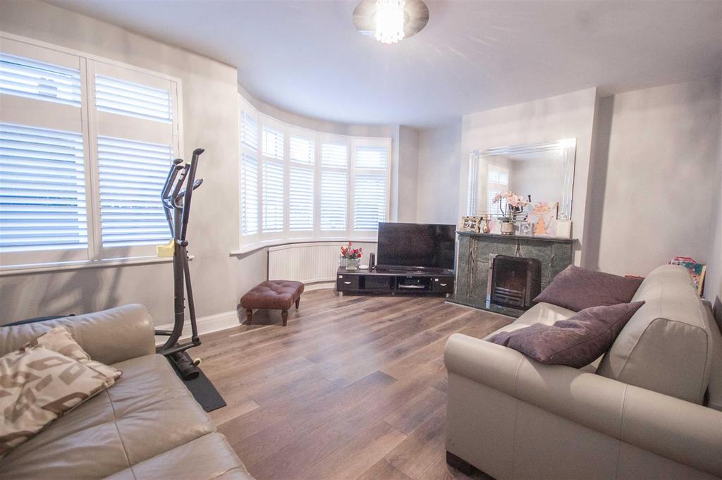 Boswells Drive, Edge of Chelmsford City Centre, Essex 4 bed semi