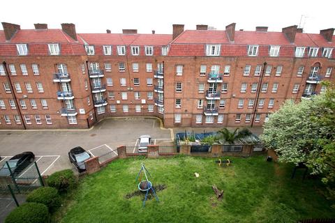 3 bedroom flat for sale - Solander Gardens, London E1