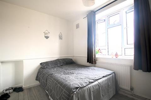 3 bedroom flat for sale - Solander Gardens, London E1