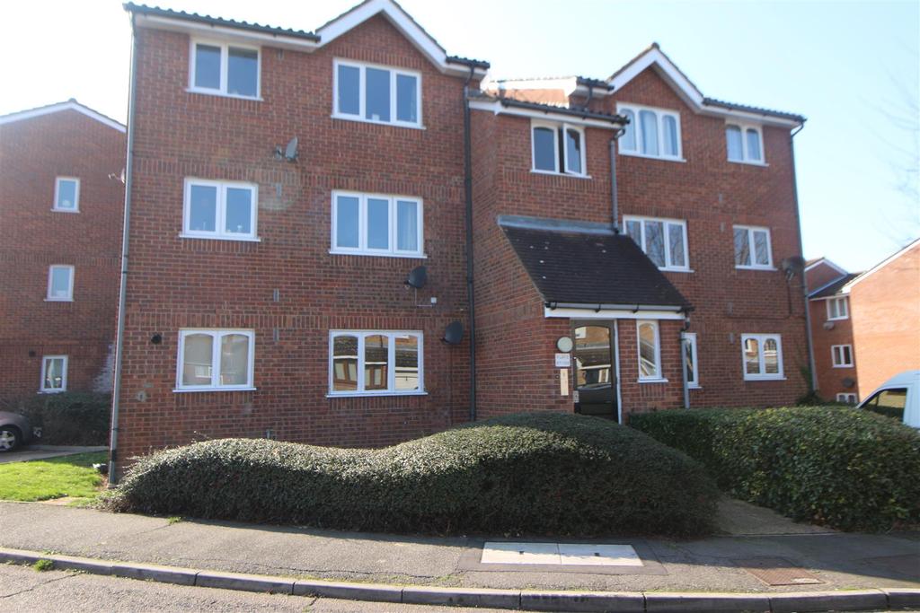 Howard Close, Waltham Abbey Studio £800 pcm (£185 pw)