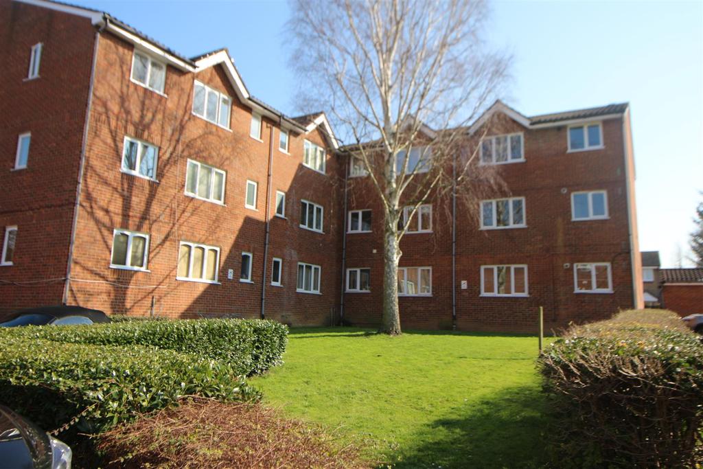 Howard Close, Waltham Abbey Studio £800 pcm (£185 pw)