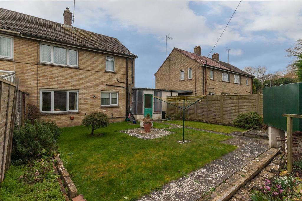 Pound Close, Lyneham Wiltsire 3 bed semidetached house £250,000