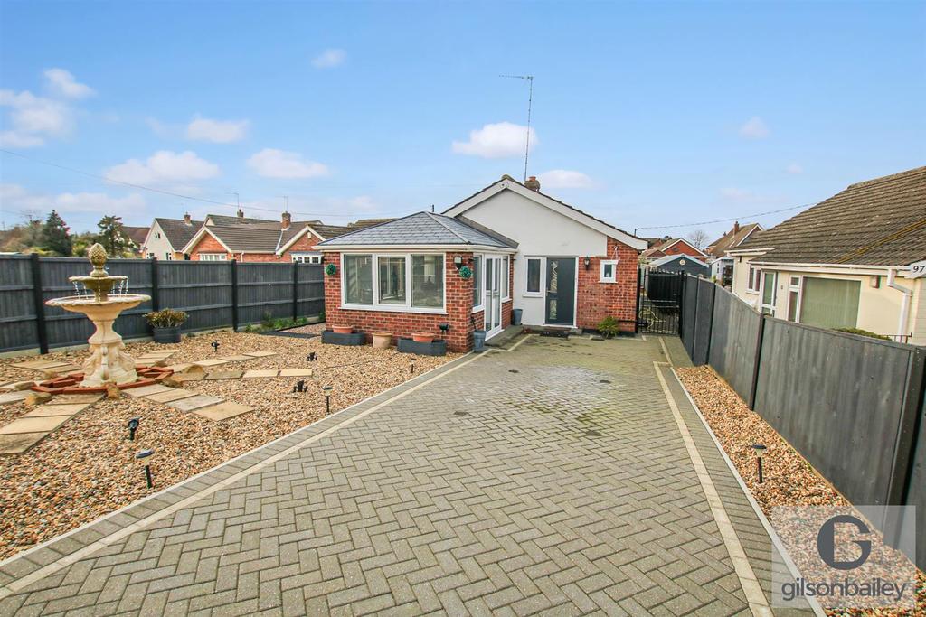 Park Road, Spixworth, Norwich 3 bed detached bungalow £350,000