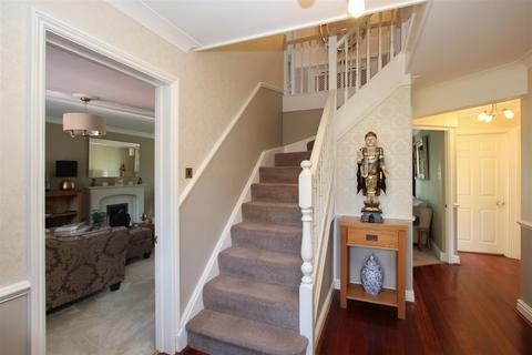 3 Felstead Close, Hutton, Brentwood, CM13 1YW