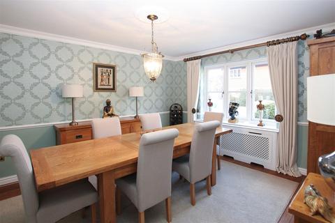 3 Felstead Close, Hutton, Brentwood, CM13 1YW